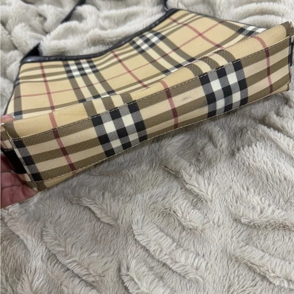 👜 Authentic Burberry Nova Check Shoulder Bag - Picture 4 of 7